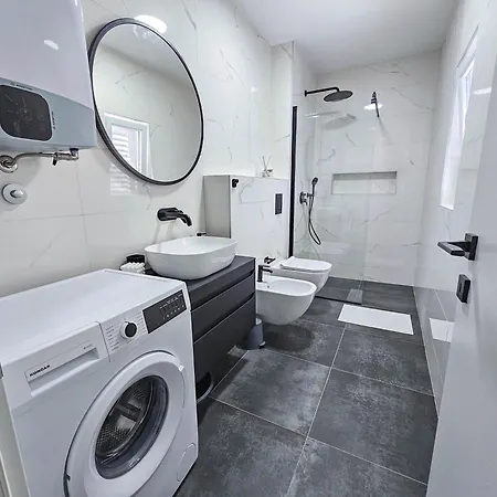 Avdic Apartment *