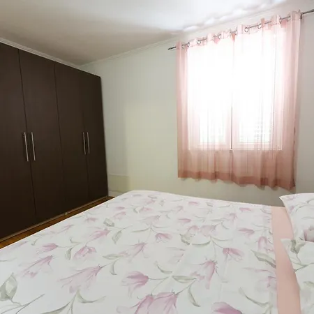 Avdic * Makarská